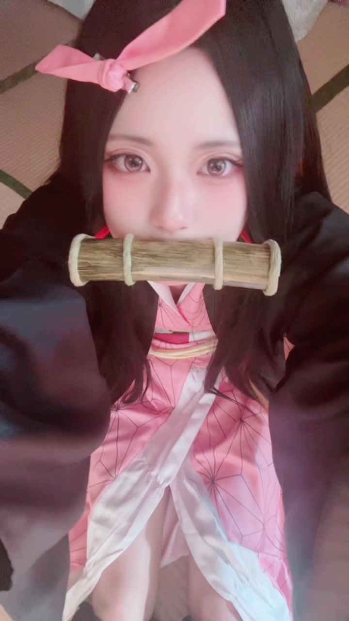 お兄ちゃん帰ってくるまでお留守番‪🔆‬ #鬼滅の刃コスプレ #竈門禰豆子コスプレ #kimetsunoyaibacosplay #kamadonezukocosplay #コスプレ #cosplay #fyp